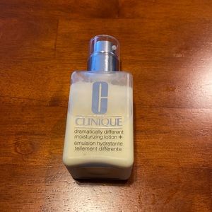 Clinique Dramatically Different Moisturizing Lotion +